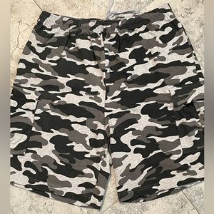 Never Worn Camouflage Cargo Shorts By Kingsize XL